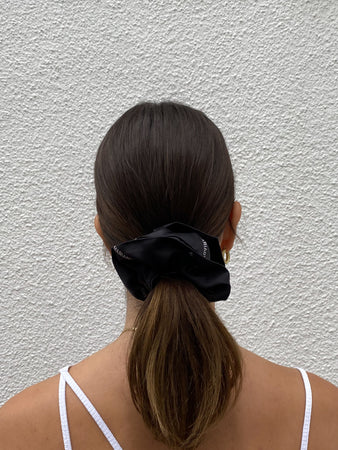 SATIN SCRUNCHIE - BLACK